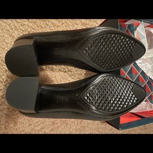 Aerosoles black leather heels